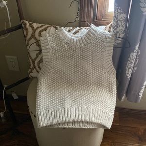White knitted vest